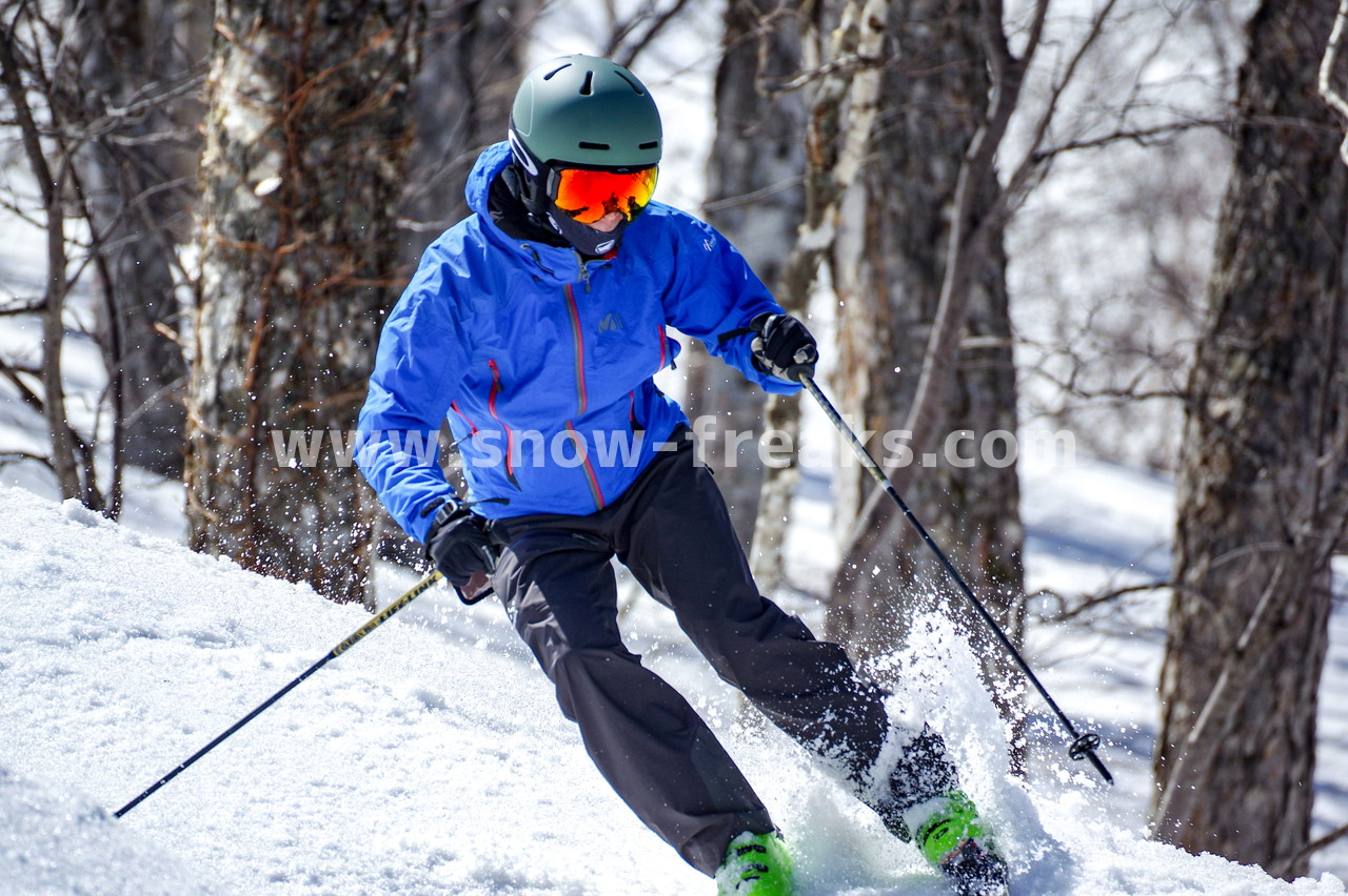 札幌国際スキー場 Mt.石井スポーツ ISHII SKI ACADEMY 校長・斉藤人之さんによる『斉藤塾』開講。本日のテーマは、「春雪！コブからスキーのたわみを楽しむ！！」(^^)v